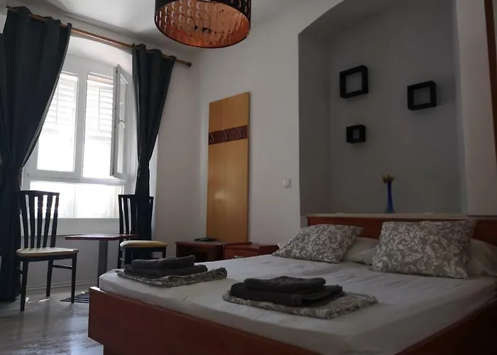 Pension de Famille Main Bus Station Rooms