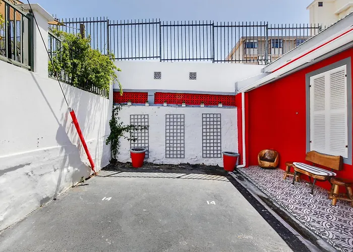 Backup-Powered Art Deco Cottage In De Waterkant