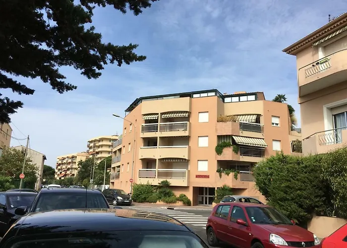 Les Pins Maritimes