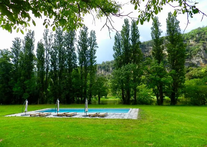 Par La Rivière
