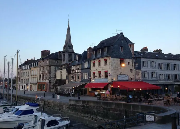 Un Petit Nid A Honfleur