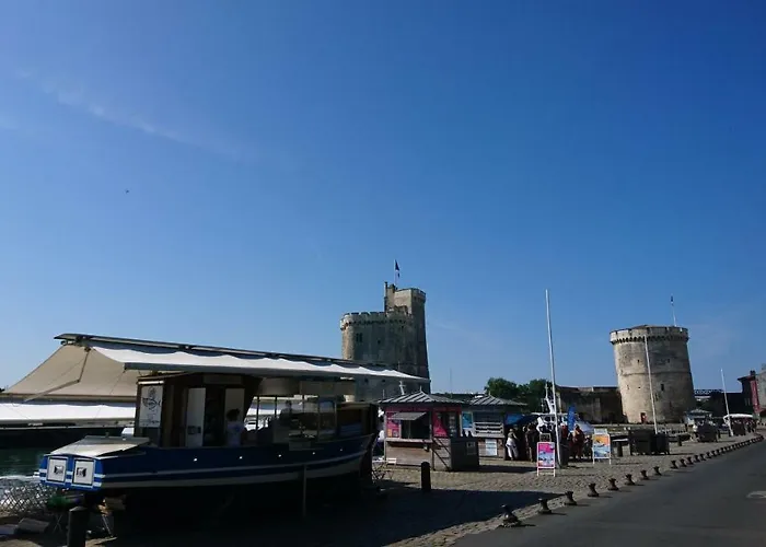 Sur Le Vieux Port, Centre De La Rochelle
