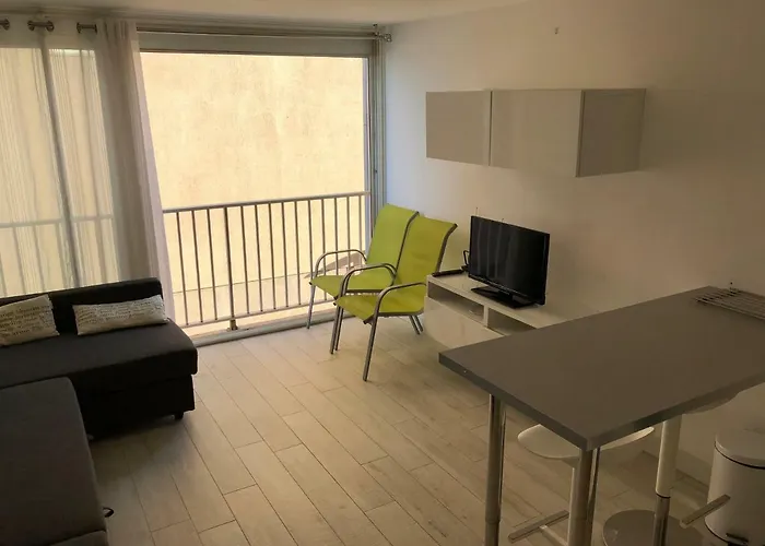 Apartment 22, Le Capitaine