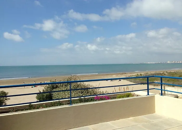 Exceptionnel, Sur La Plage En Front De Mer