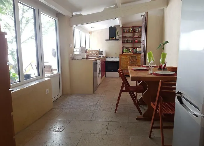 Maison Atypique Au Pied Du Chateau