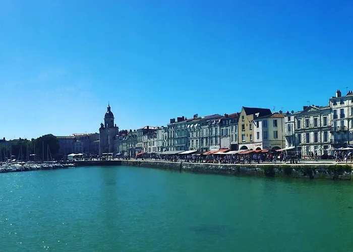 Very Quiet 2-Room Apartment - Old Port, Town Center