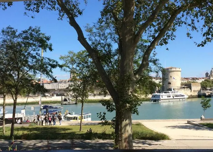 Vue exceptionnelle sur les Tours ! Charme et tranquillité