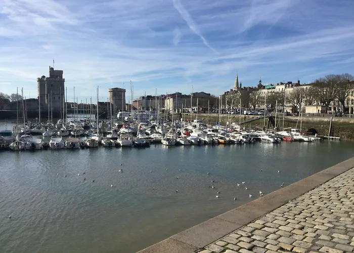 Appartement centre ville près du port avec parking et wifi