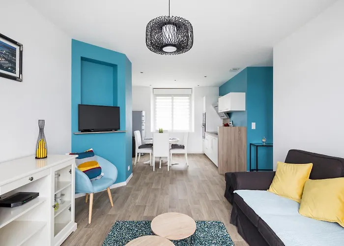 Le Suroit by Cocoonr
