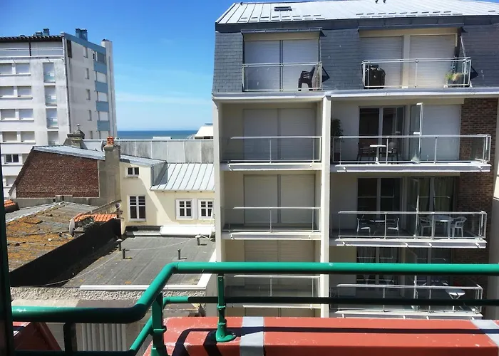 Duplex T4 idéalement situé entre la place du marché et le bord de mer