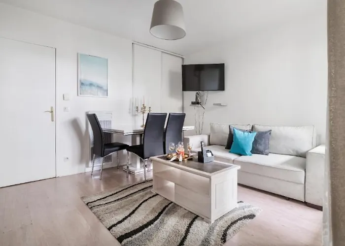 Appartement spacieux avec terrasse près de Paris et du Stade de France