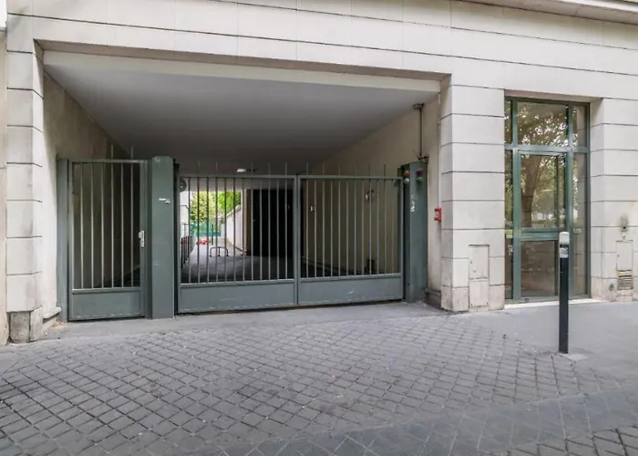 Appartement spacieux avec terrasse près de Paris et du Stade de France