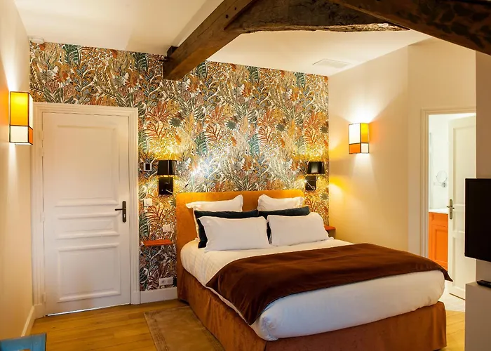 Resort: La Petite Folie
