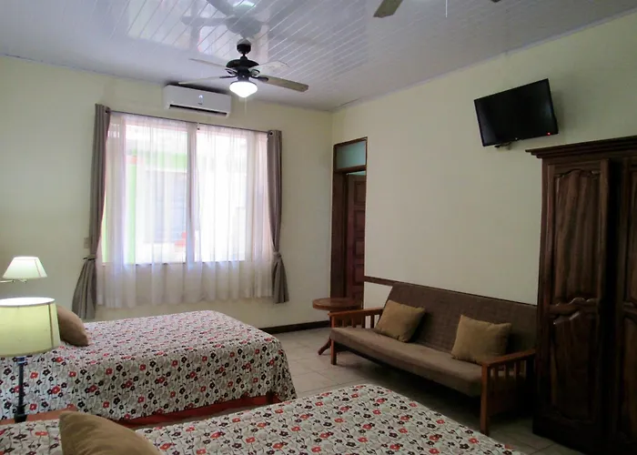 La Guaria Inn&Suites