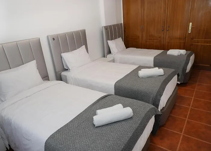 Auberge: Lisbon Home Host